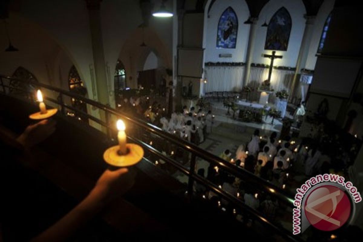 Menunggu Natal di Panti Jompo