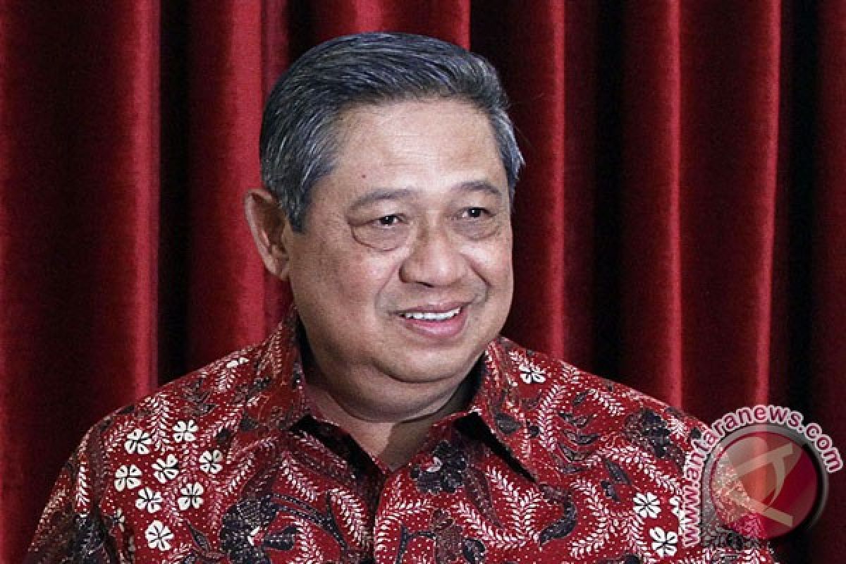 President Yudhoyono, First Lady receive awards for batik development