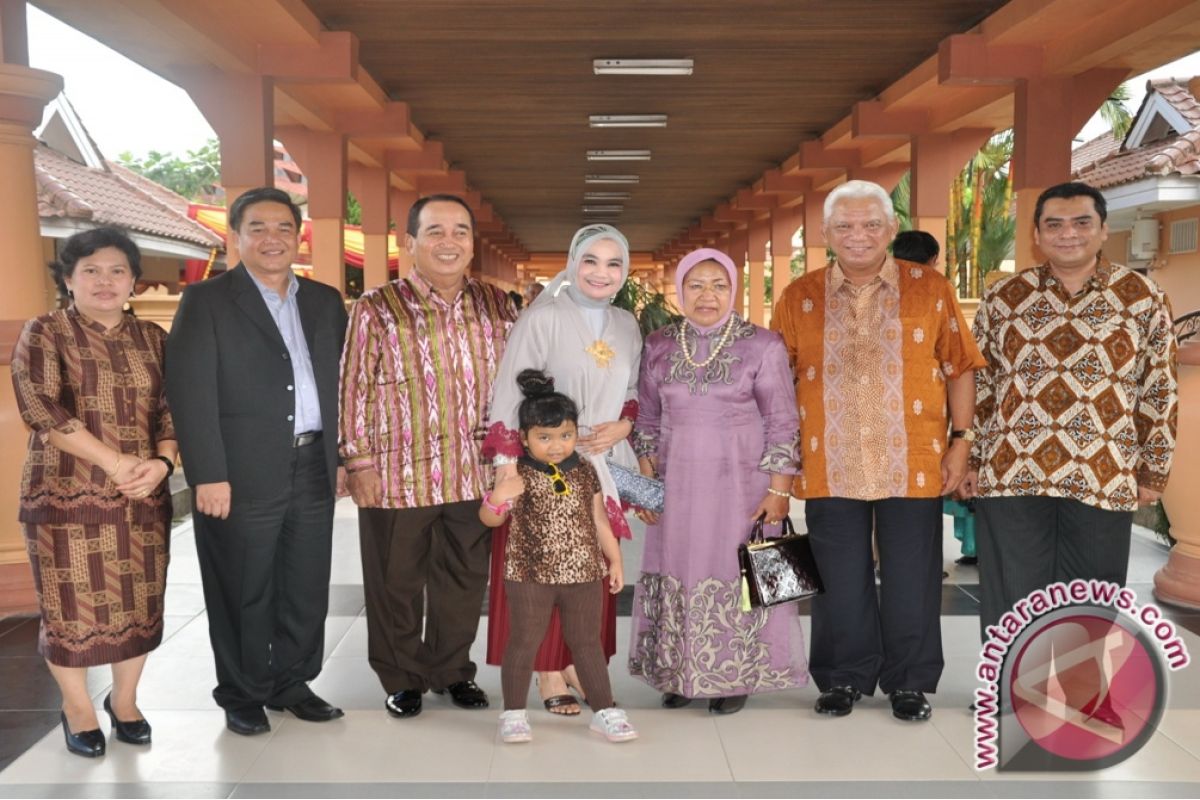 Sejumlah pejabat Hadiri Open House di Rumah Yahya Anja