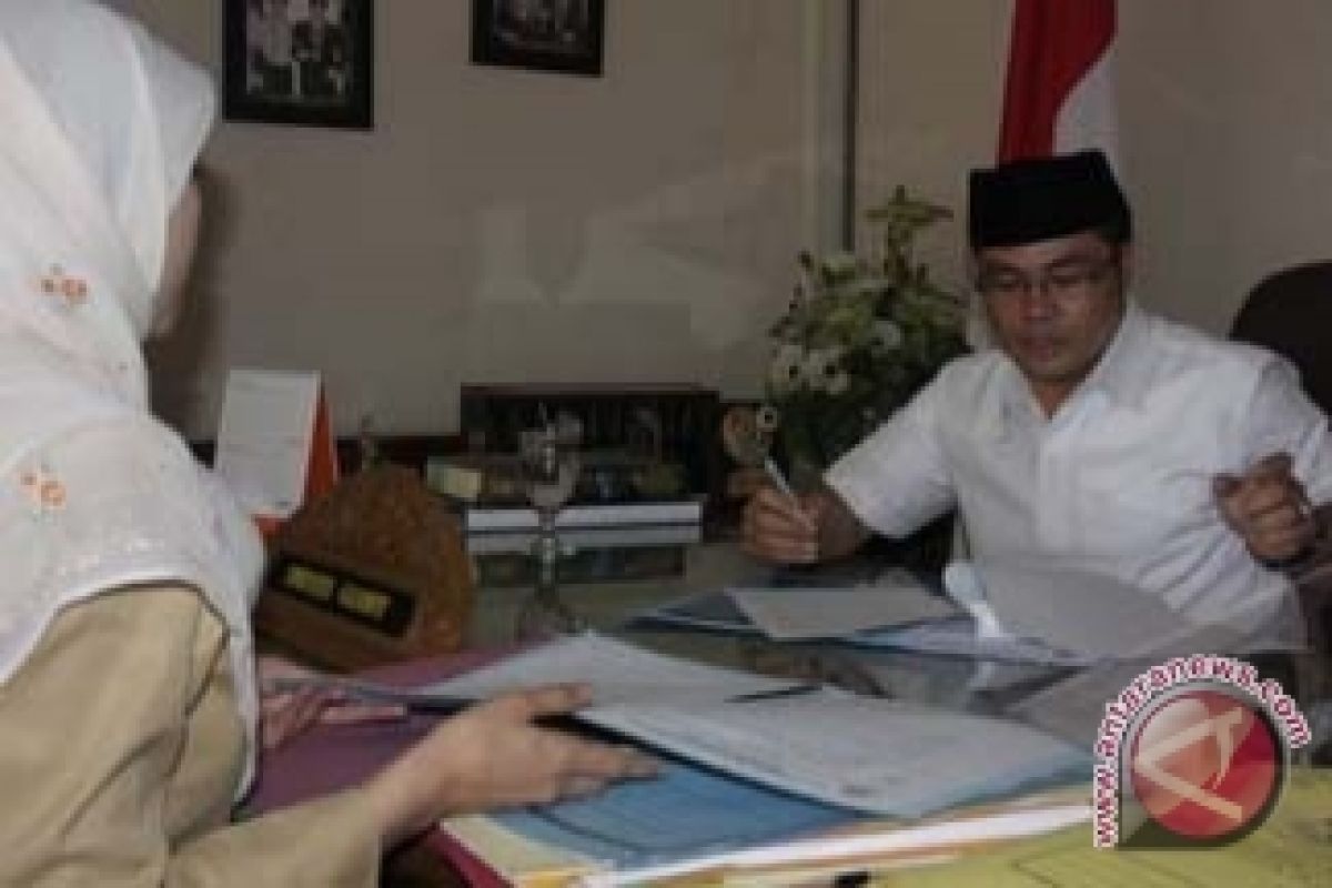 Diberhentikan, Bupati Garut Tetap Ngantor