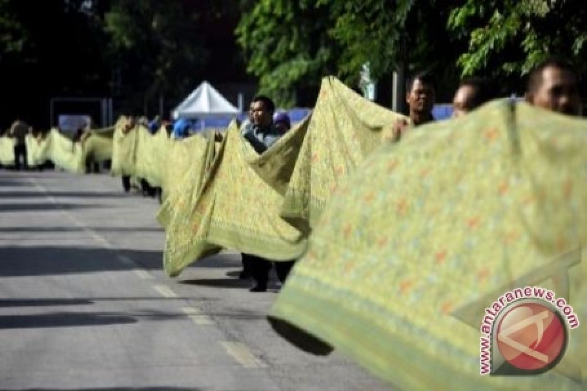 Rekor Muri: Batik Terpanjang di Indonesia