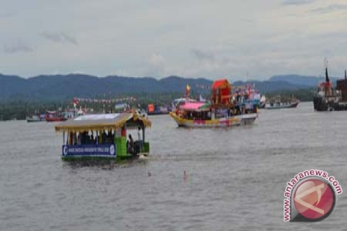 344 Kapal Nelayan Ikut Parade Teluk Kendari