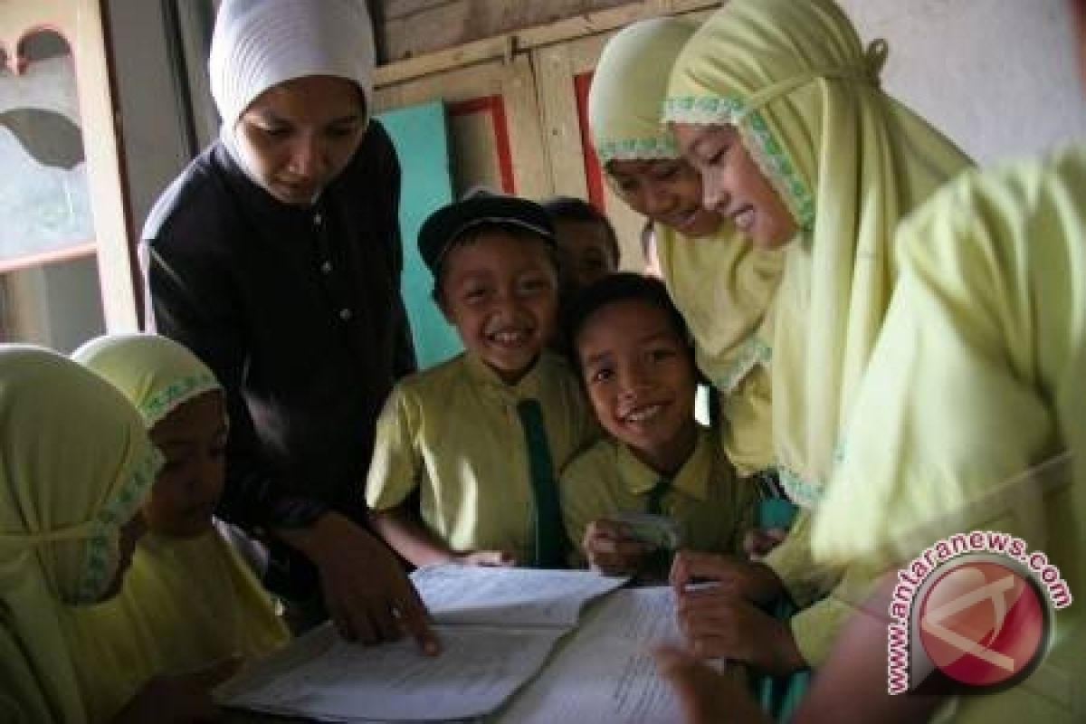 Gubernur Ajak Semua Pihak Majukan Pendidikan