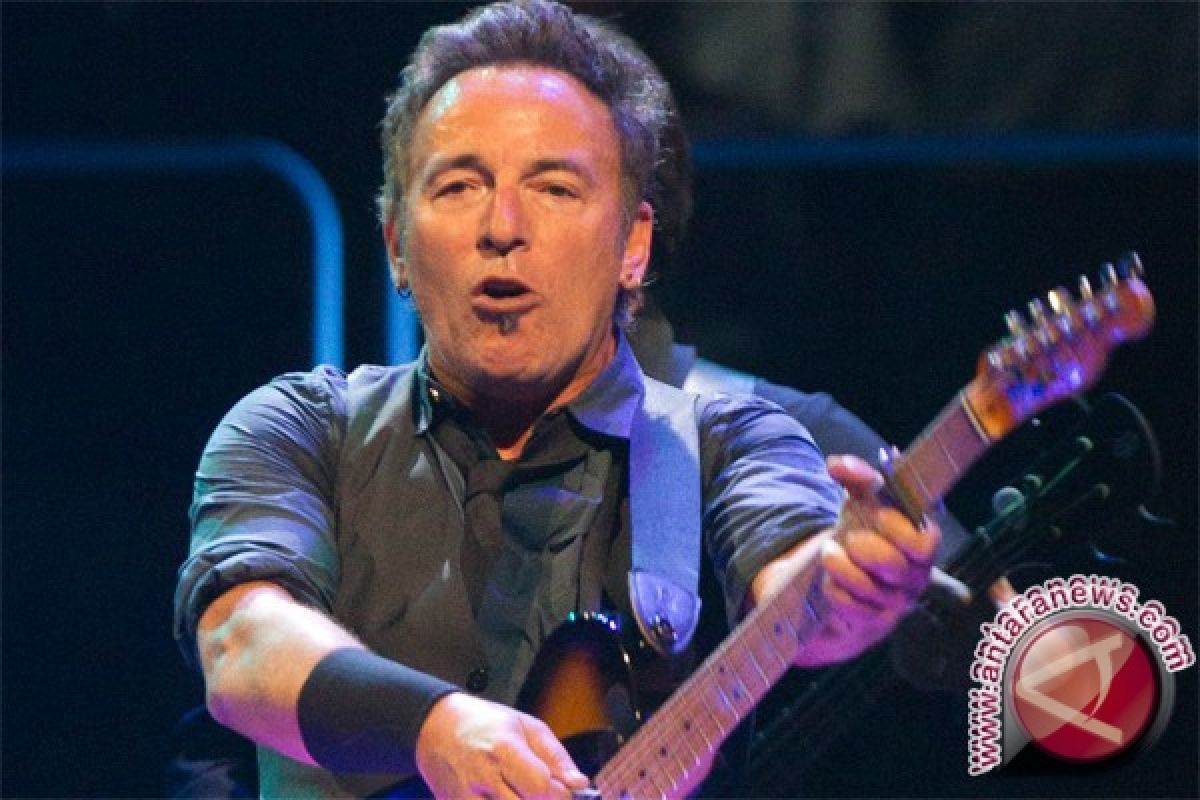 Bruce Springsteen "Tokoh Tahun Ini" MusiCares 2013  
