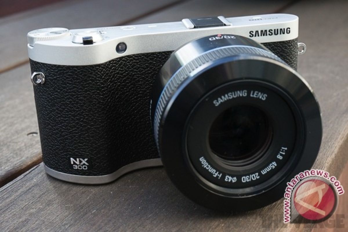  Kamera Samsung "mirrorless" NX300 hadir Maret
