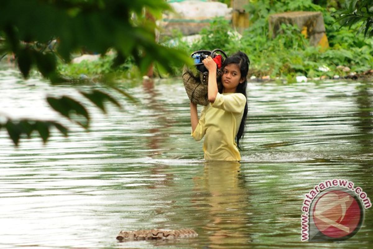 Banjir genangi PLTD Kota Taliwang gelap gulita
