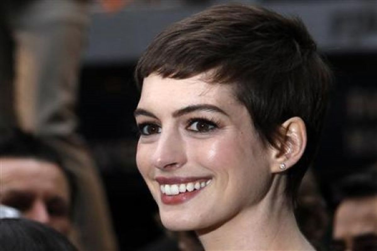 Anne Hathaway percaya cinta pandangan pertama