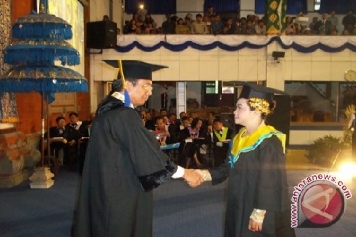 Universitas Udayana Lepas 471 Wisudawan