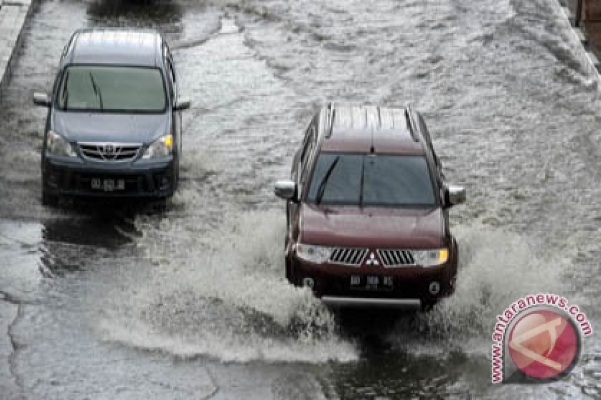 Lalu Lintas Maros Lumpuh Akibat Banjir