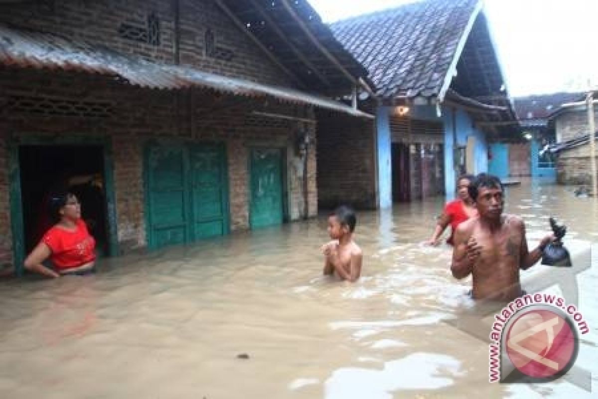 Banjir Bengawan Solo Surut    