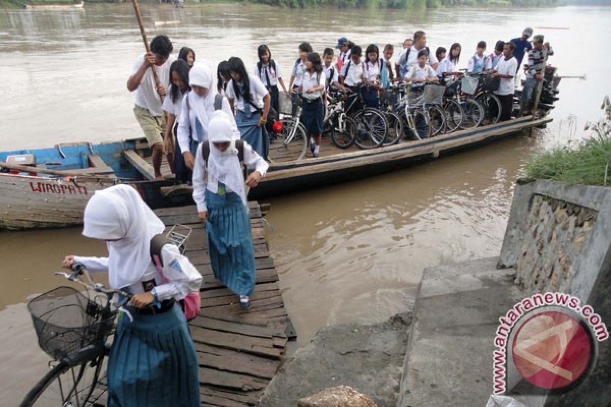 Mereka harus sewa kapal agar ikut UN