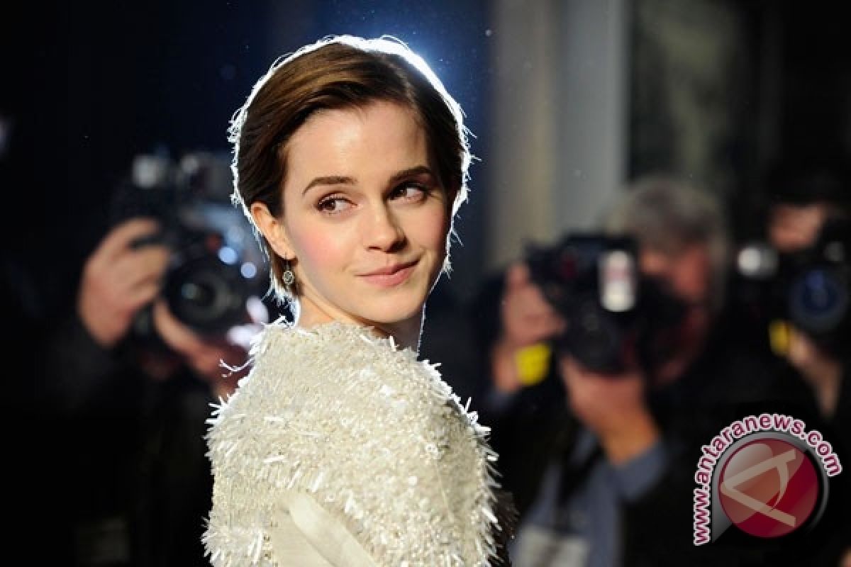 Emma Watson Kini Jomblo