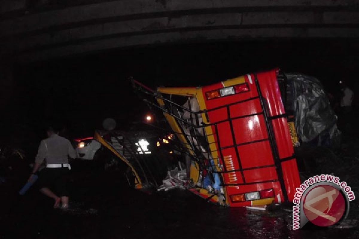 Bus PO Nurmiati Masuk Jurang, Satu Meninggal 