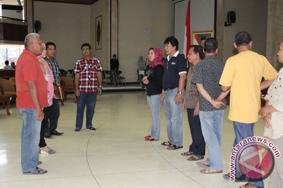 DPRD Persiapkan Rapat  Paripurna Istimewa Perdana 2013