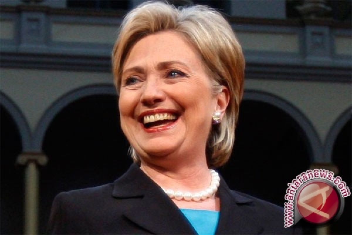 Hillary Clinton terkena radang paru-paru