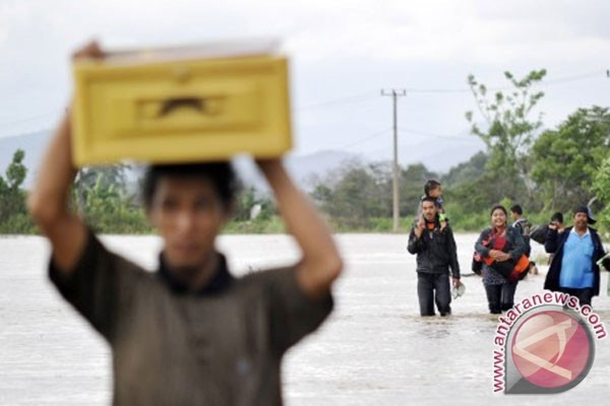 SAR evakuasi enam korban tewas longsor dan banjir Makassar