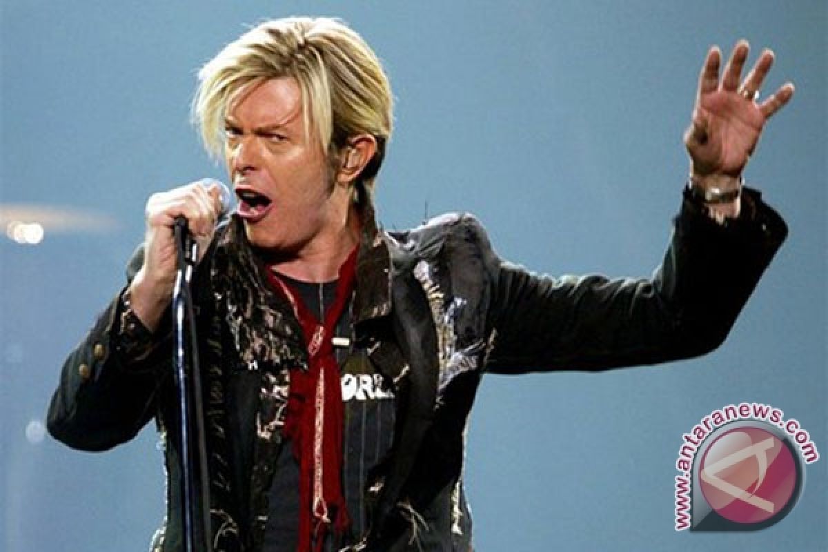 David kembali ke puncak tangga lagu Inggris