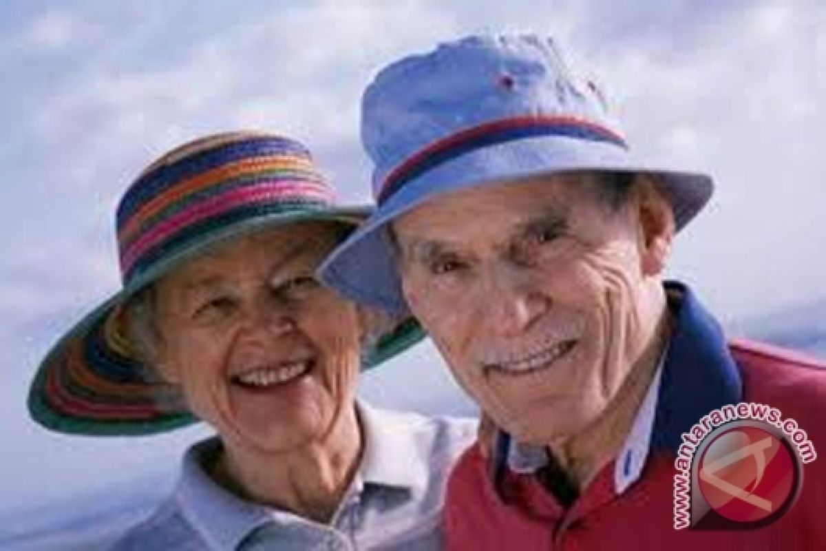  Ada 1.103 orang berusia 100 tahun lebih di Ceko