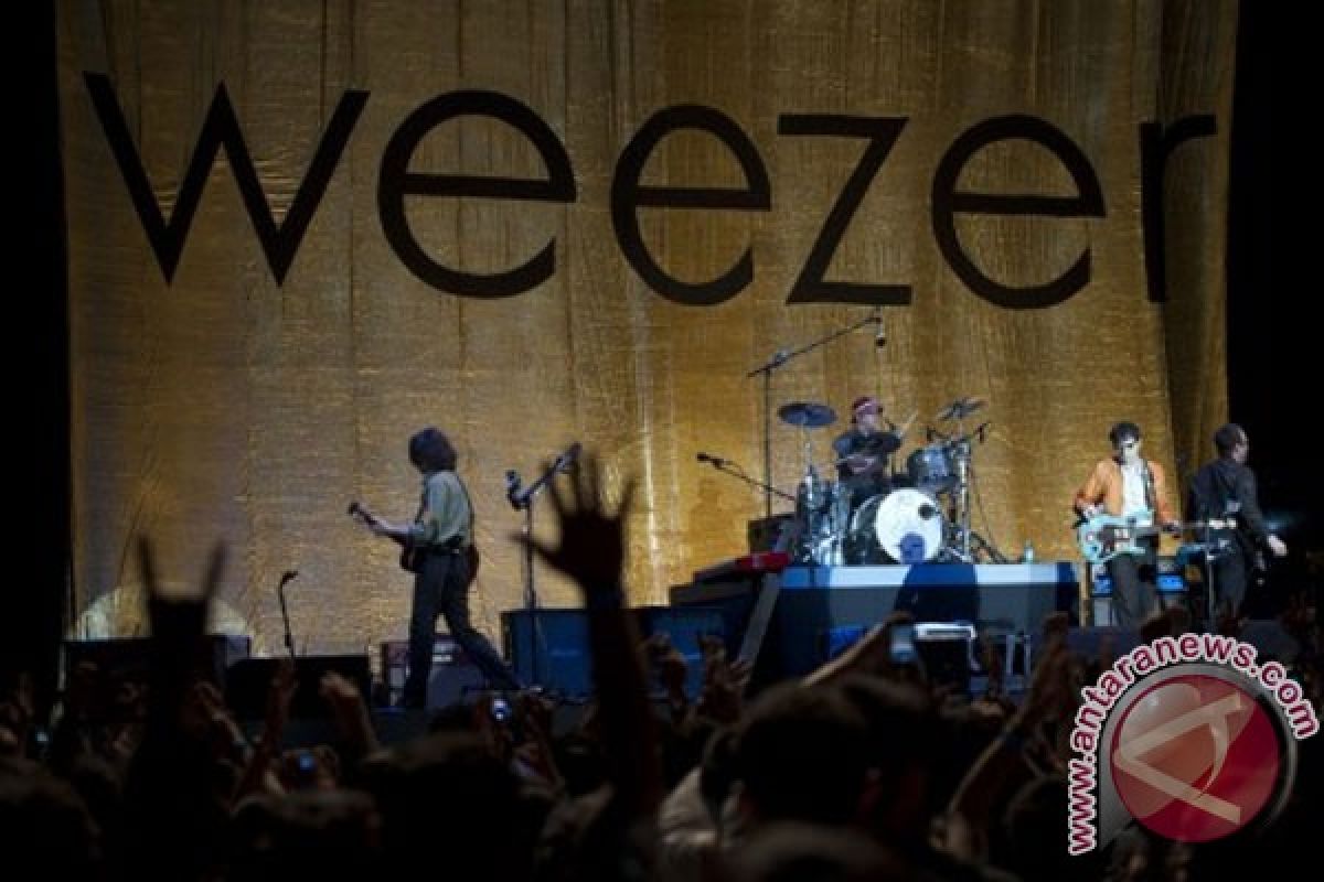 Rivers Cuomo Weezer gelar pesta Shakespeare 