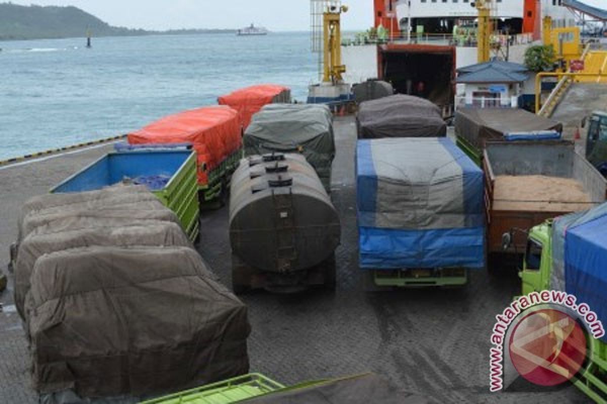 Ribuan truk terjebak macet di Pelabuhan Bakauheni