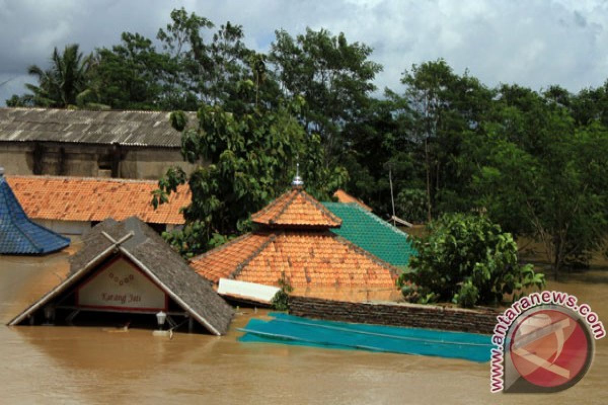 Hujan rendam ratusan rumah Perumnas I