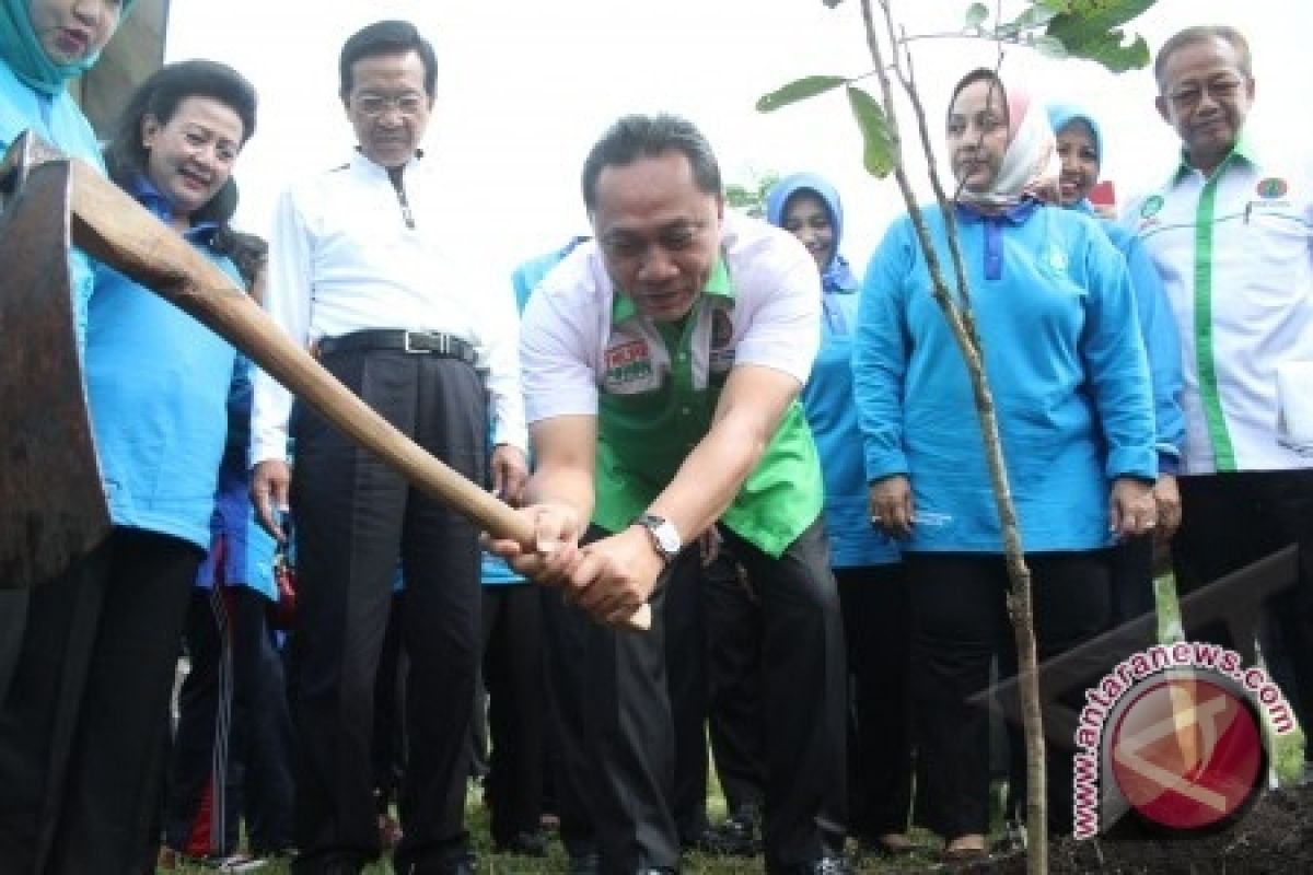 Menhut Akan Tinjau Hutan Tanaman Industri Gorontalo 