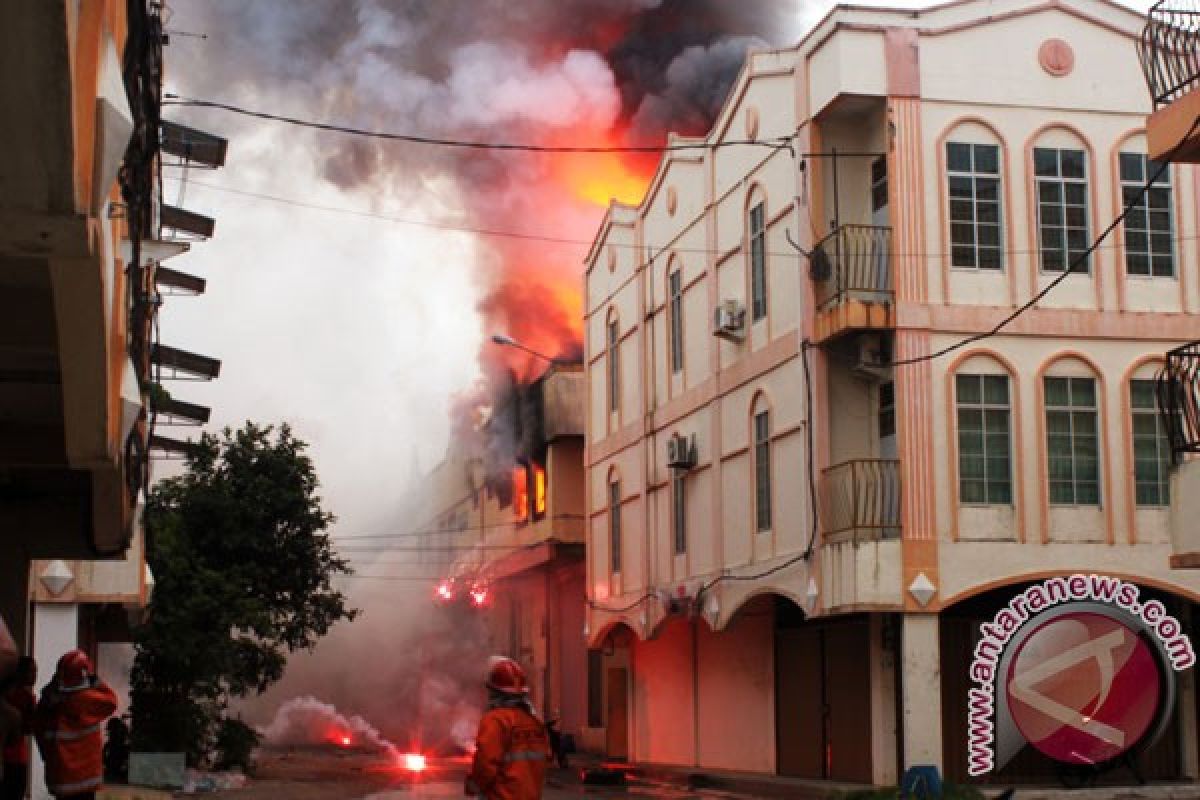 19 kamar kost di Batam ludes terbakar