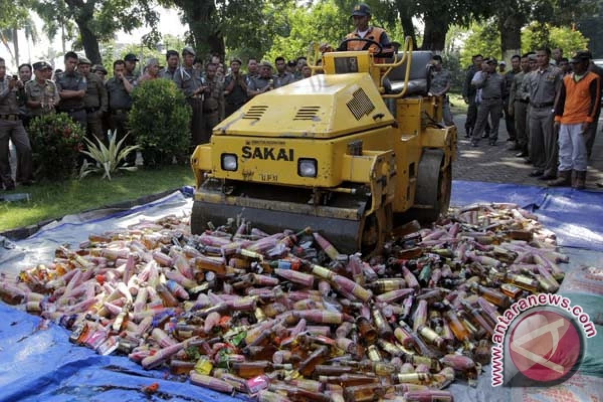 Satpol PP Palembang tertibkan PKL minuman keras 