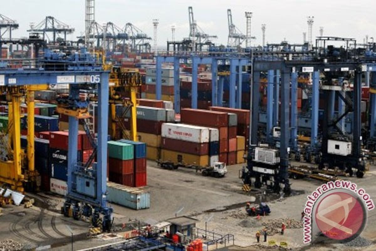 Indonesia enjoys trade surplus in March