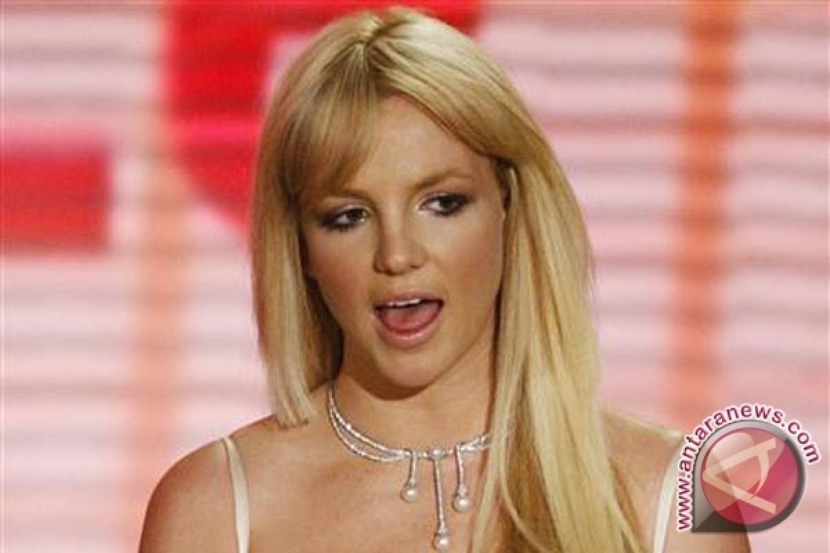 Britney Spears dendangkan "Ohh la la" untuk "Smurf 2"