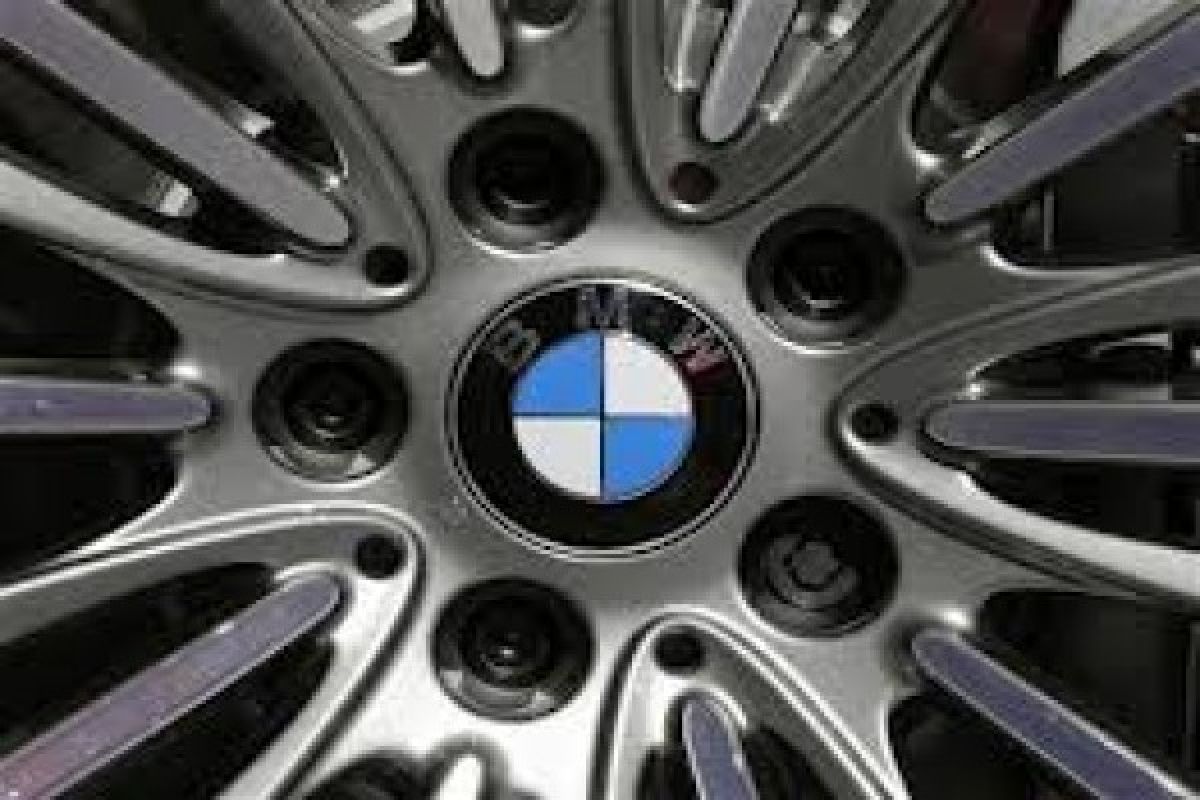 BMW luncurkan charger mobil listrik kecil dan praktis