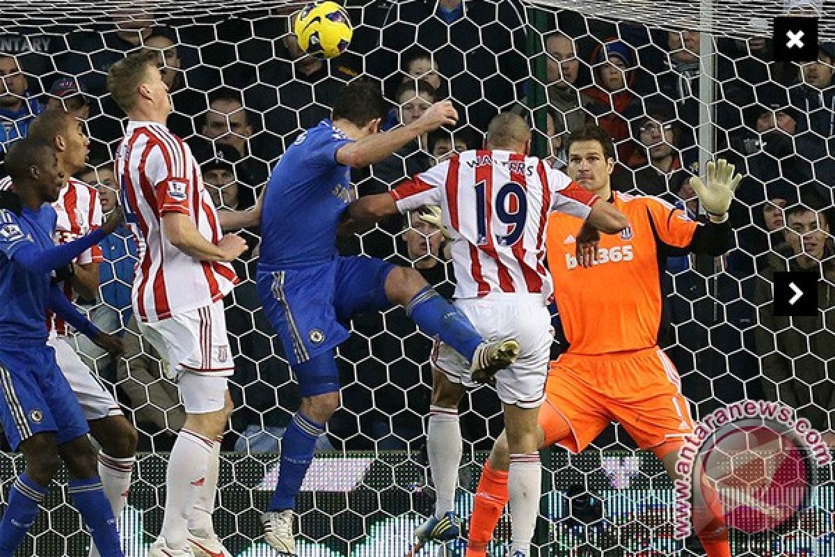 Gol bunuh diri Walters bantu Chelsea menang 4-0