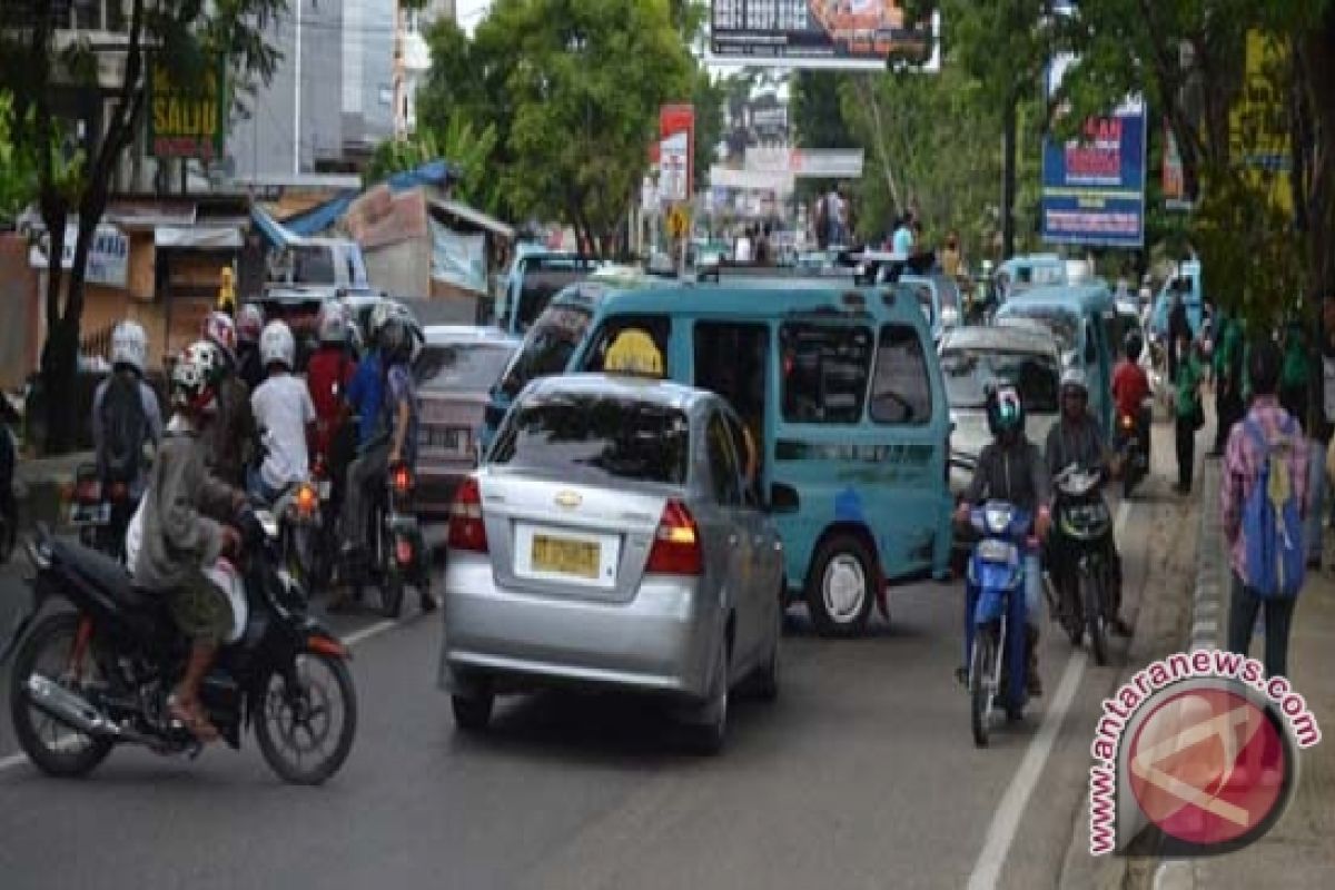 Penumpang Terlantar, Angkot Di Kendari Mogok Lagi