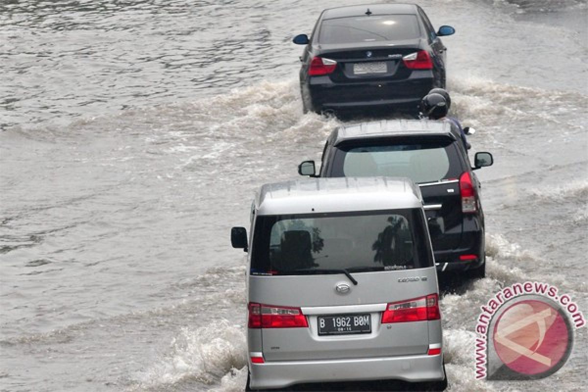 Sebagian jalanan Jakarta tergenang