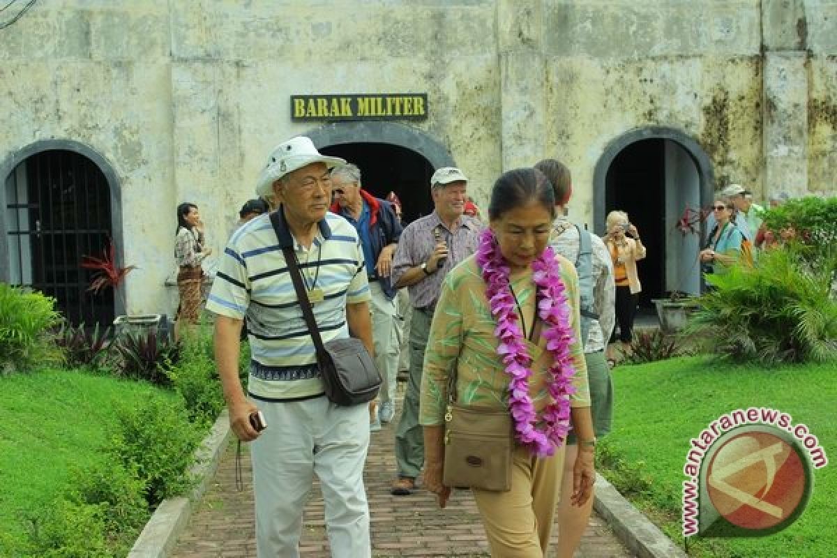 Kapal pesiar pembawa wisman sandar di Bengkulu 