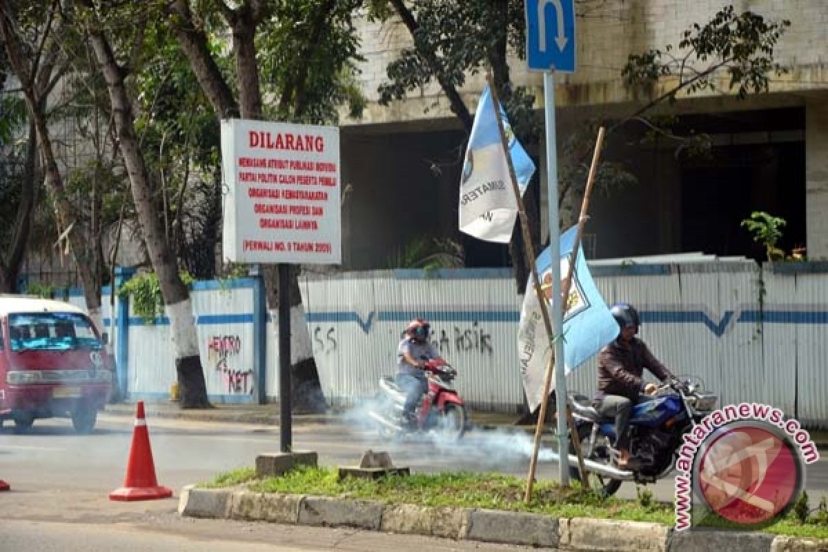 Larangan pemasangan atribut tak digubris