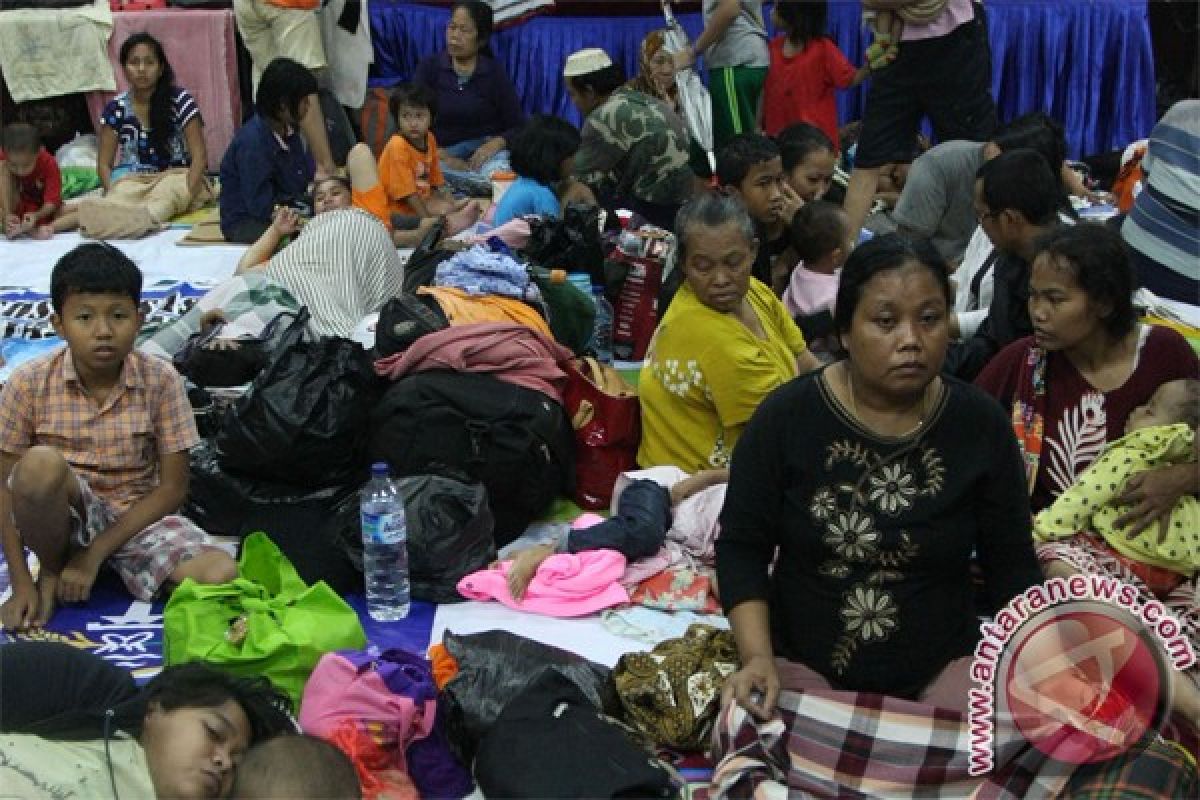 Petugas: pengungsi banjir Jatinegara 3.800 jiwa