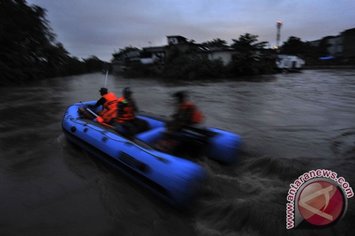 Mahasiswa IPB hanyut di Ciliwung 