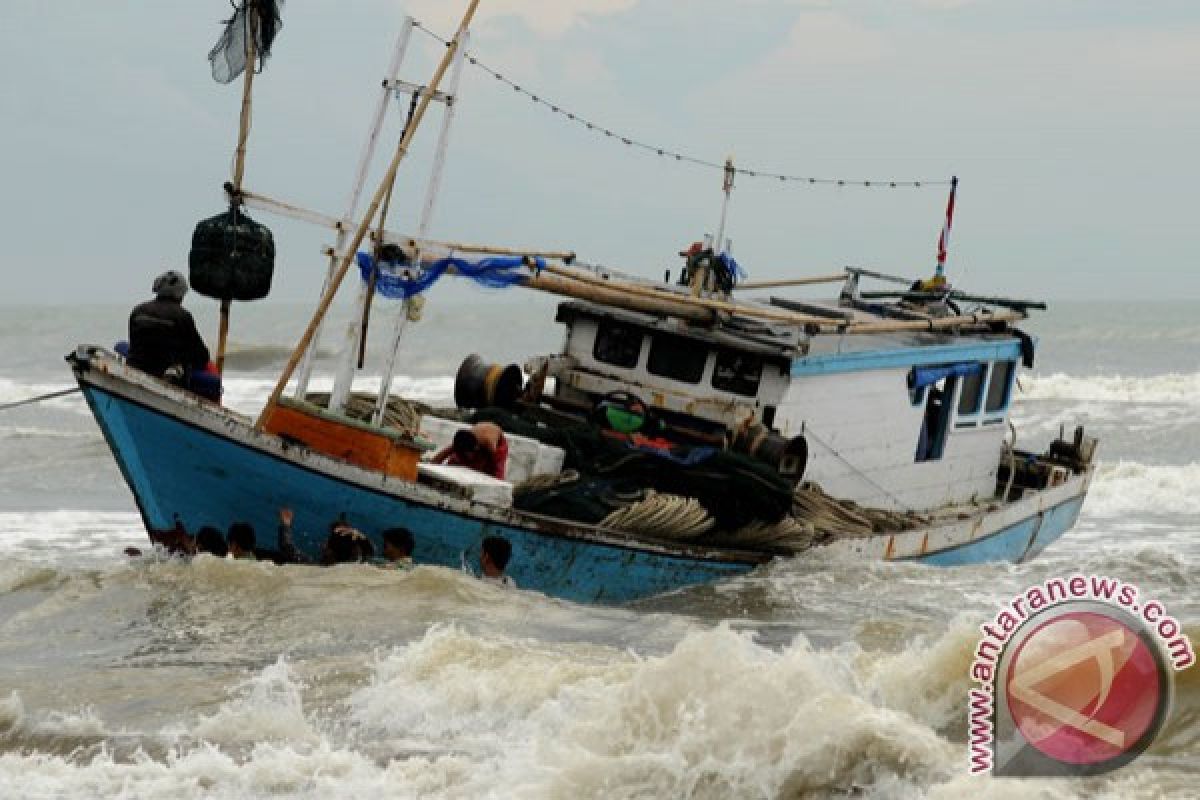 Tongkang dilarang berlayar akibat debit Barito naik