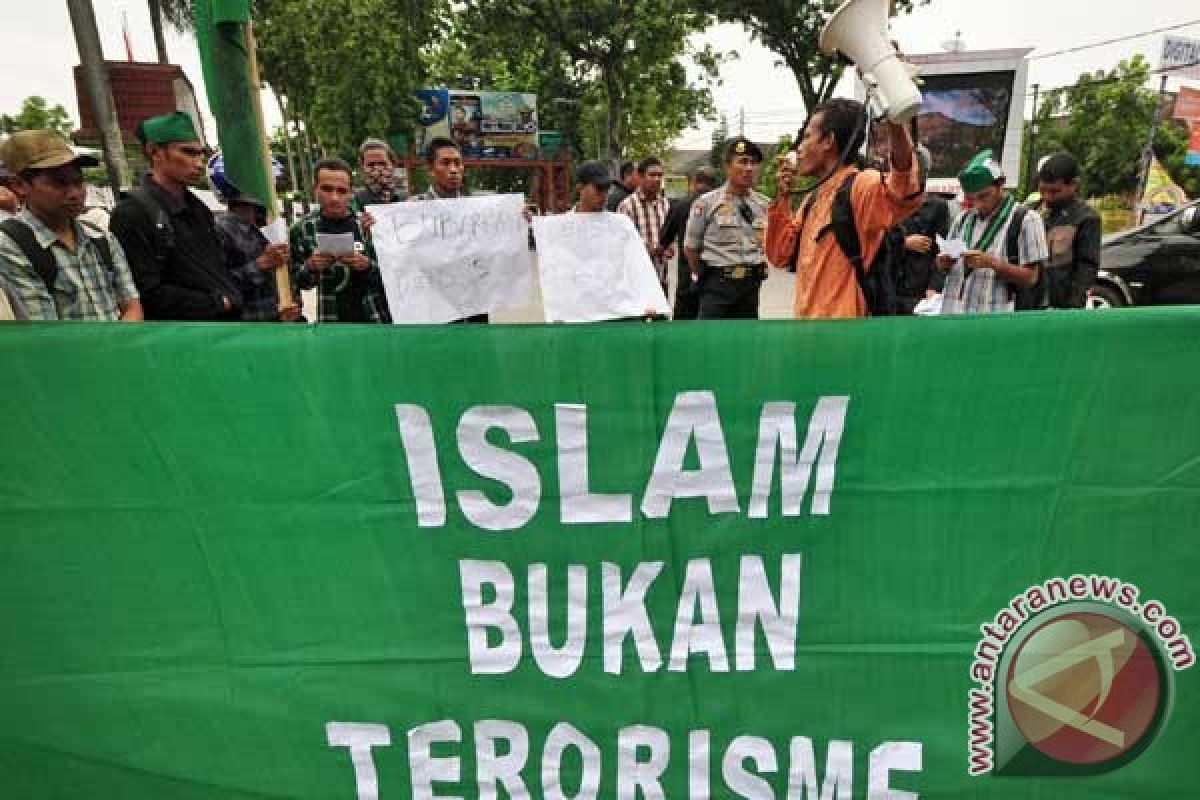 Akademisi: Islam jauh dari terorisme 