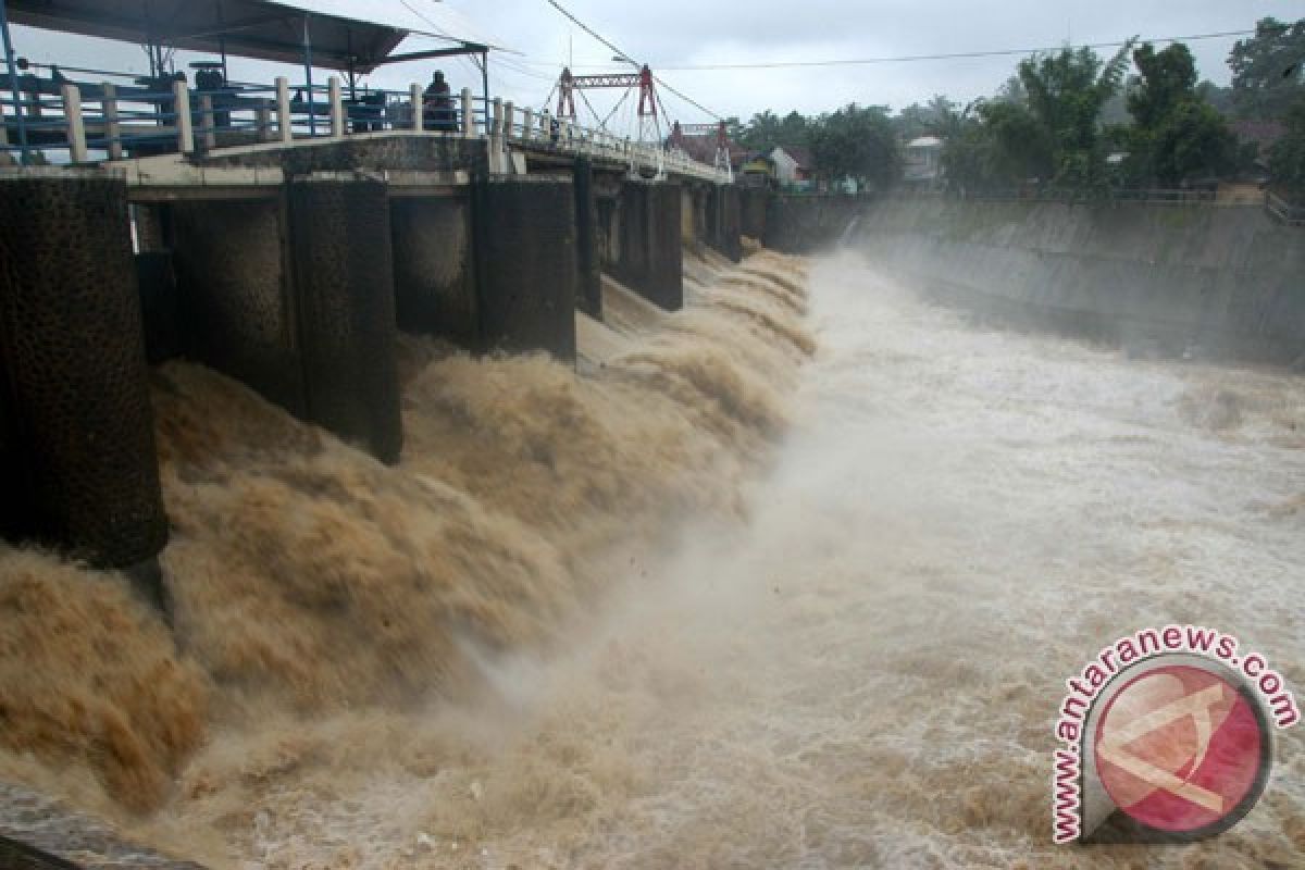 Pintu Air Pasar Ikan kritis, 11 wilayah terancam banjir