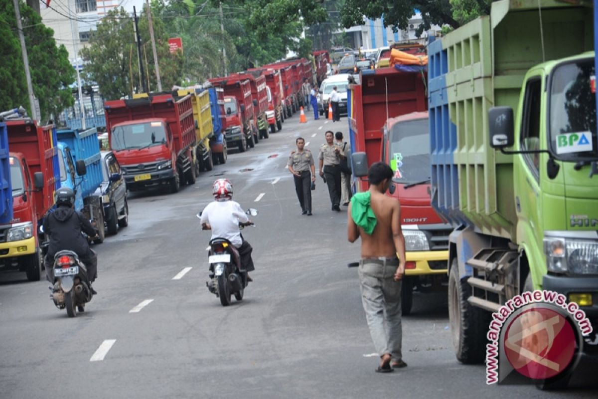 Ratusan kendaraan angkutan batu bara ditilang 