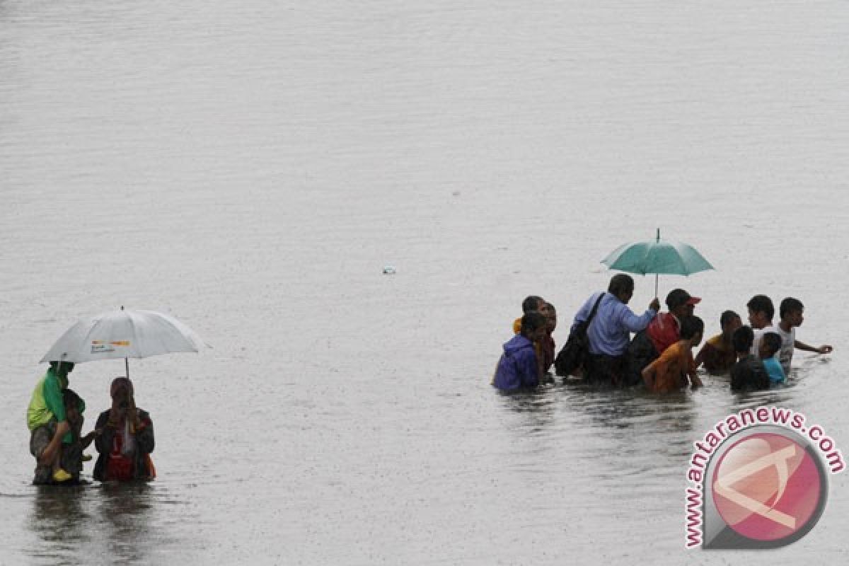 BNPB: kabar Waduk Pluit jebol tidak benar