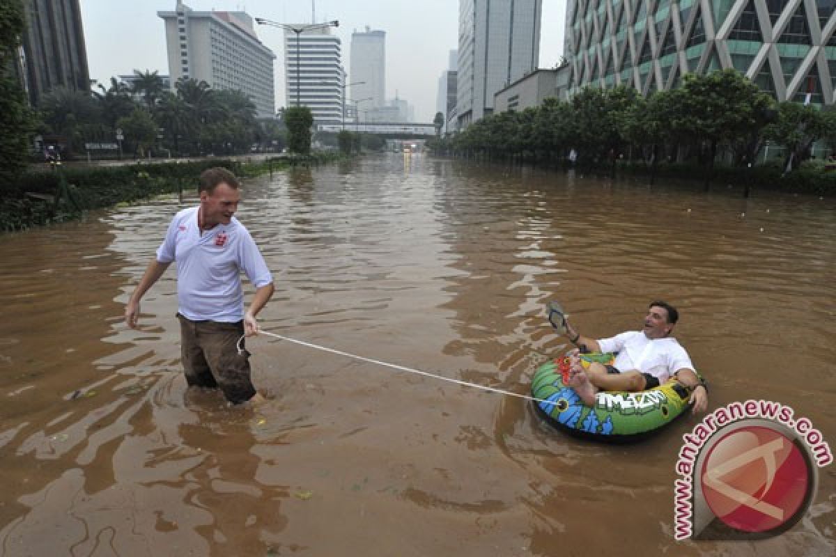 Banjir masih genangi Thamrin