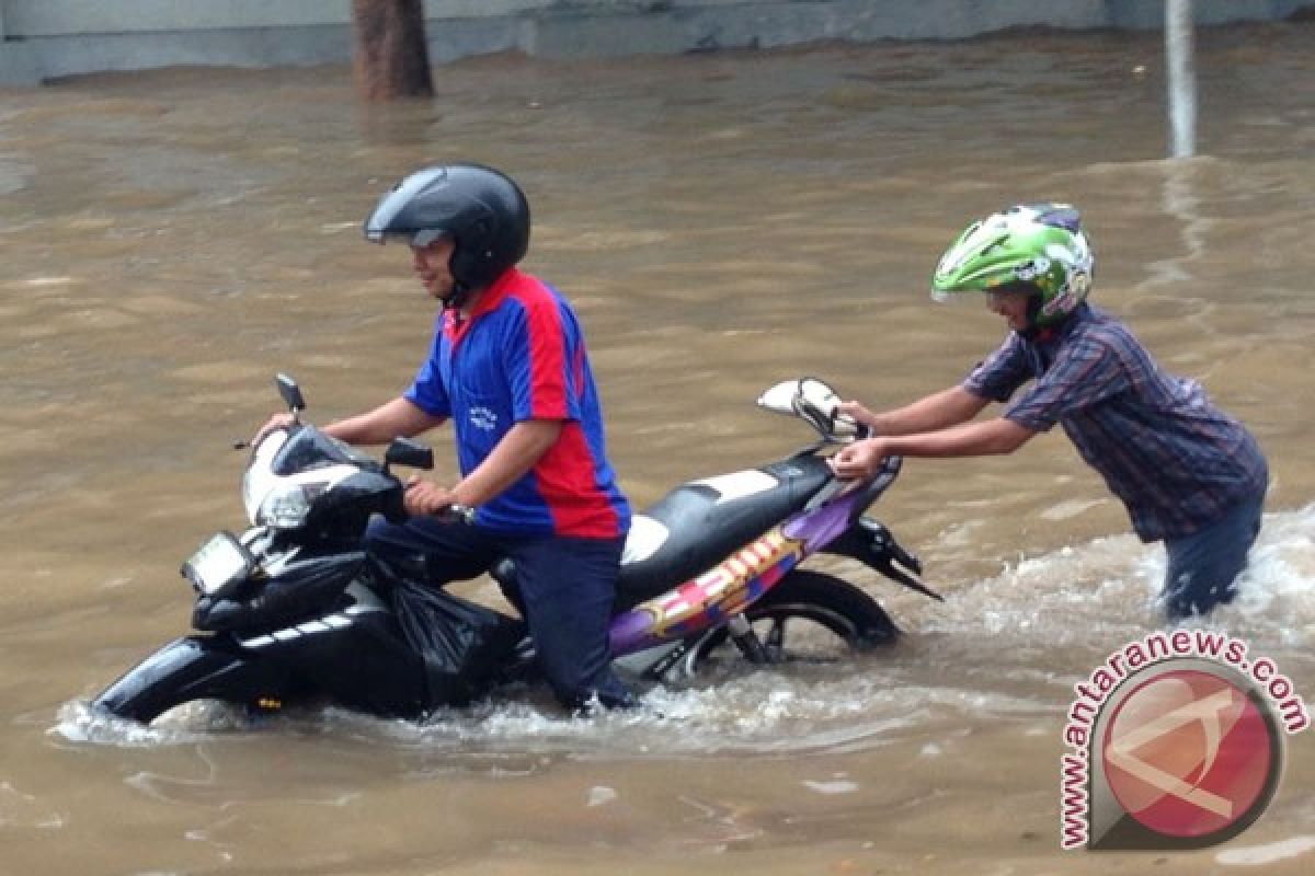 Mahkamah Konstitusi tunda sidang karena banjir 