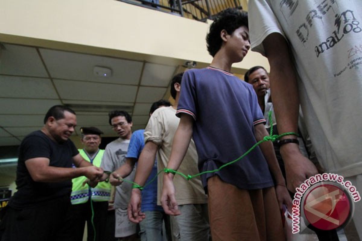 48 orang tahanan Polsek Tanjung Duren dievakuasi 