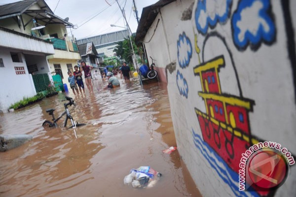 Korban banjir menderita gatal-gatal dan batuk pilek