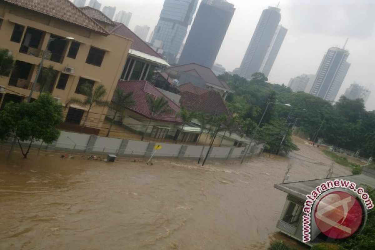 Ratusan rumah di kawasan elite Menteng juga banjir