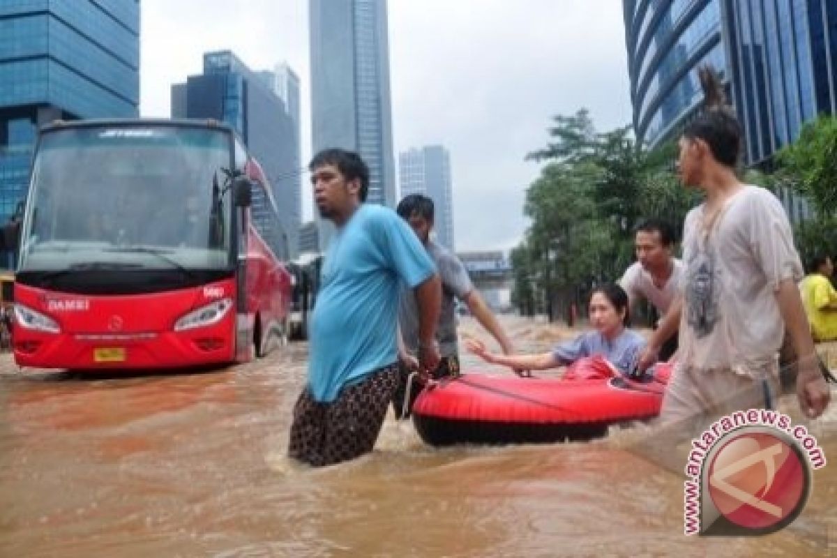 10.000 Lubang Cegah Banjir Jakarta