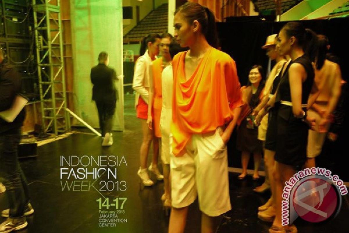 IFW 2013 semarak pesta kain adat Indonesia